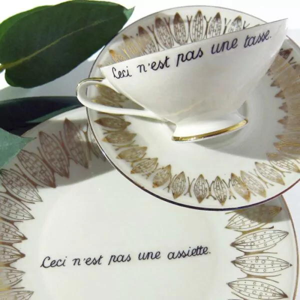 Ceci n'est pas une... Porcelain sticker